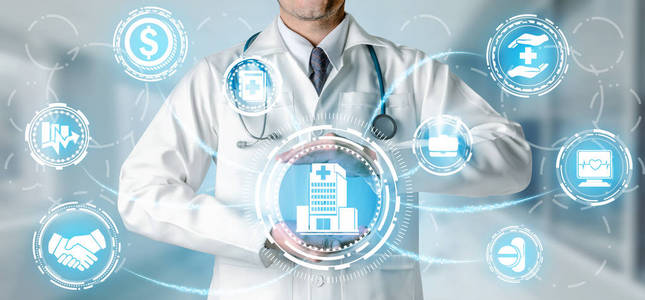 健康保险概念医生在医院与健康保险相关的图标图形界面显示医疗保健