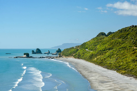 新西兰西海岸许多美丽的海滩之一。 这个在Runanga附近。