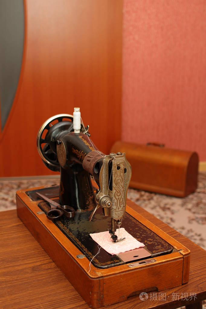 复古手动铁缝纫机