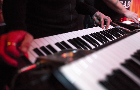 s hands while playing a pianola