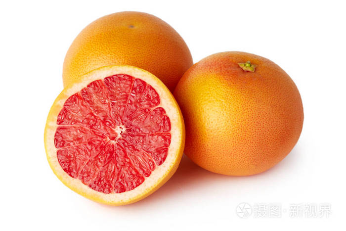 白色背景下分离的新鲜生柚柑橘x Paradisi