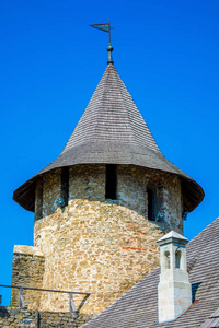 古石城堡和许多高塔的照片