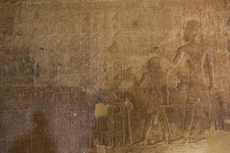 埃及。 西提寺的内部装饰
