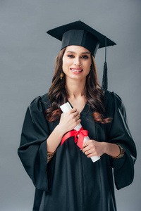 戴着灰色毕业证书的印度妇女图片
