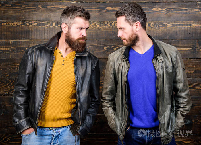 真正的男人脾气.男人残酷的胡须嬉皮士.散发阳刚之气.