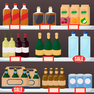 超市货架上的饮料和酒精产品.一瓶水, 啤酒, 葡萄酒, 果汁.