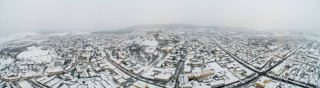 美丽的匈牙利苏梅格堡垒冬季全景