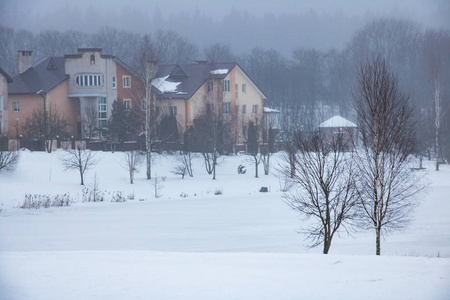 冬天雪下河景