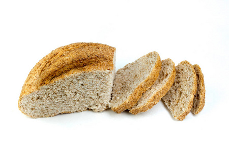 许多混合面包和面包卷在孤立的白色背景上烤面包