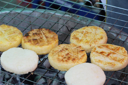 烤粘米饭加鸡蛋