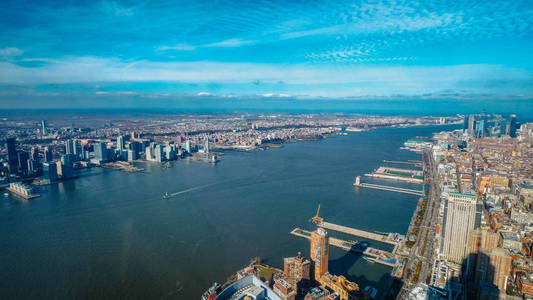 纽约的哈德逊河和曼哈顿从上面
