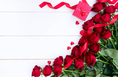红玫瑰和情人节礼物