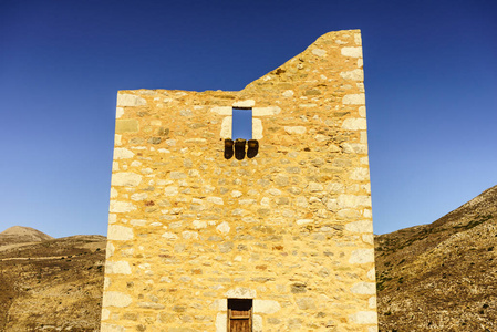 希腊瓦泰亚村。 旧的废弃塔楼房屋在瓦蒂亚马尼半岛拉科尼亚佩罗奔尼撒欧洲。