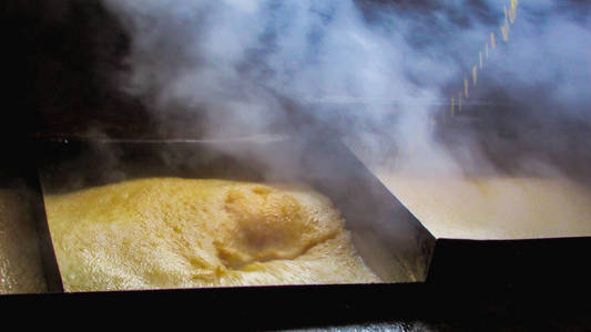 在此过程中，大转速的沸腾糖蜜是Rapadura的主要成分，在Variso Pachas中是糖蜜的有效成分。
