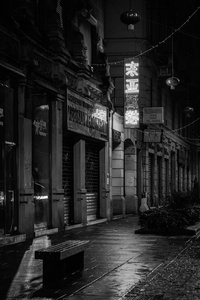 意大利唐人街晚上的红色标志