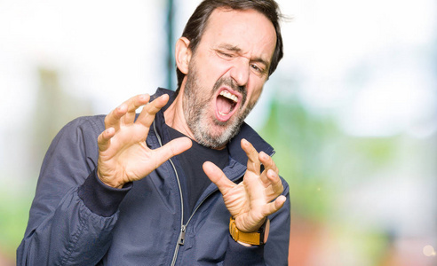 举起双手. 令人讨厌的概念.照片