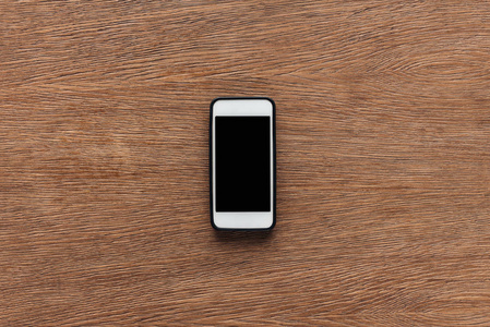 木制背景空白屏幕智能手机的俯视图