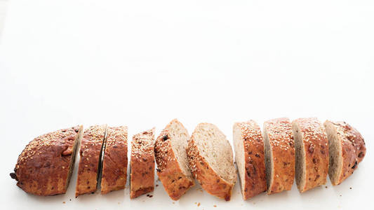 棕色家庭制作的面包切片食谱背景