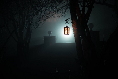 夜晚的伤感心情图片