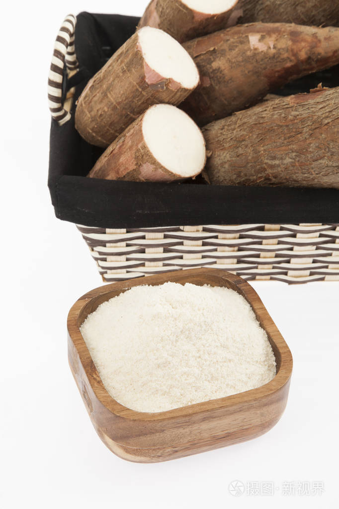 生木薯淀粉麦尼霍特菜白色背景