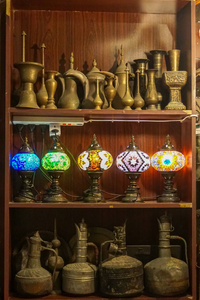 来自苏克瓦基夫的灯和古董