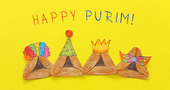 普林庆祝概念犹太狂欢节假日。 传统的哈曼塔什饼干，从纸上切下来，涂上油漆