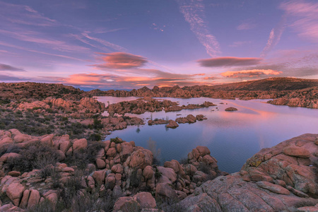 亚利桑那州普雷斯科特沃森湖美丽的日落