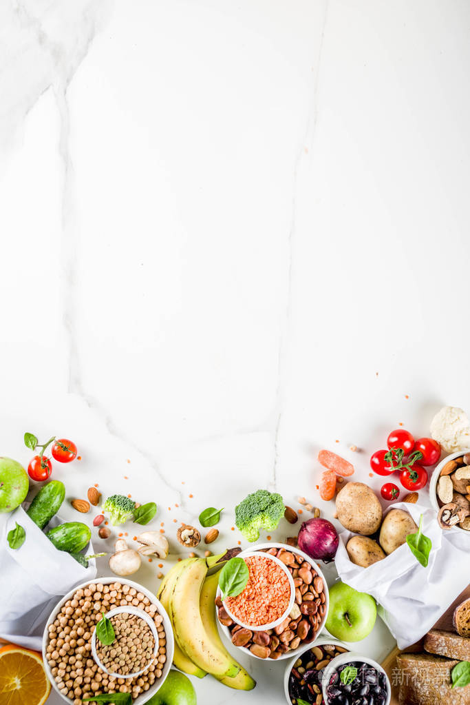 食物低血糖指数饮食新鲜蔬菜水果谷物豆类坚果蔬菜白色大理石背景拷贝
