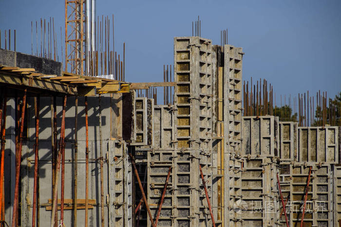 住宅建筑钢筋混凝土结构水泥和配件的建造