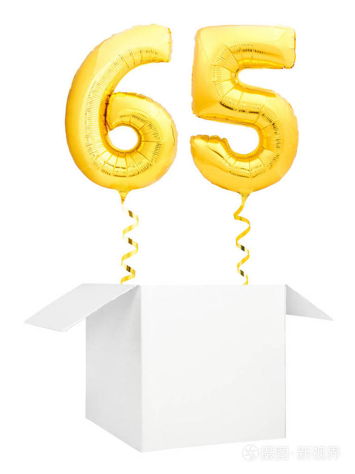 金黄数字65充气气球与金黄丝带飞行从空白白色箱子查出在白色背景