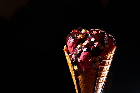 美味的新鲜草莓冰淇淋, 巧克力面