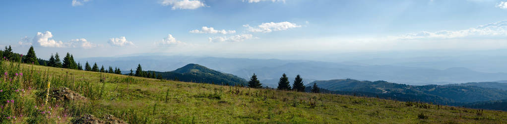 夏季科帕尼克塞尔维亚山脉全景