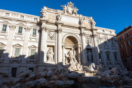 特雷维喷泉是意大利罗马特雷维区的喷泉。它是罗马最大的巴洛克喷泉
