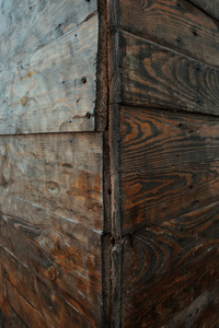 用木头做的木制的背景做成的烂墙