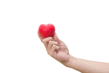 红心球压力释放泡沫球，白色背景上分离的女性手上的红色心脏形状，夹路