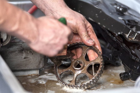 汽车修理工清洗和起重装置