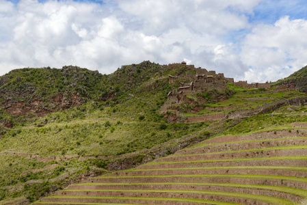 安第斯山脉在秘鲁夏天