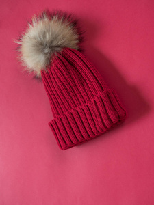 红色的羊毛帽子
