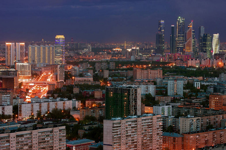 莫斯科市中心的城市景观和摩天大楼照片拍摄于2016年冬季和夏季，在莫斯科建造天空城市