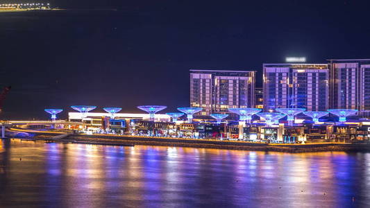 带购物中心和餐厅的新步行区，迪拜新开放的休闲和旅游点