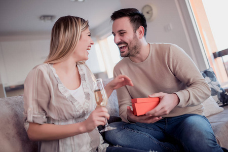 情人送礼物图片