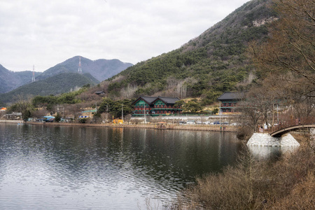 古平水库寺庙及周边小径和自然。 东平水库位于韩国吉姆杰Jeollabukdo省