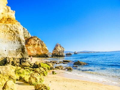 葡萄牙普拉亚多纳拉各斯阿尔加维美丽海滩的岩层