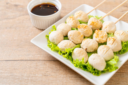 肉丸子烧烤酱烤猪肉丸子,配甜辣酱照片