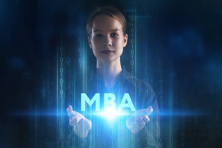 商业，技术，互联网和网络的概念..一位年轻的企业家在虚拟的未来屏幕上工作，看到了铭文MBA