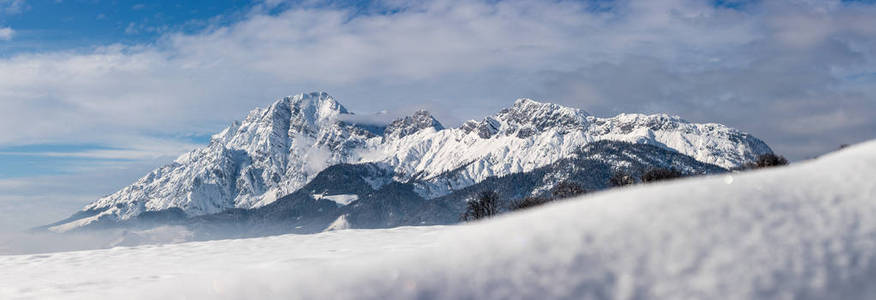 田园诗般的风景雪山阿尔卑斯山奥地利