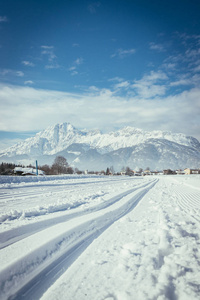 越野滑雪斜坡奥地利美丽的山景