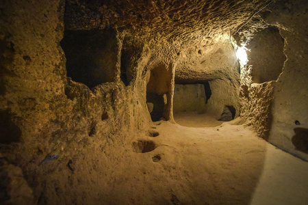 凯马克里地下城市包含在土耳其安纳托利亚中部地区凯马克里的城堡内。 卡帕多基亚市