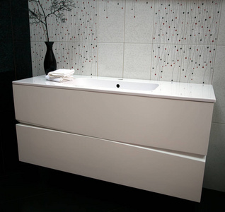 现代墙面清洁浴室风格和室内装饰设计