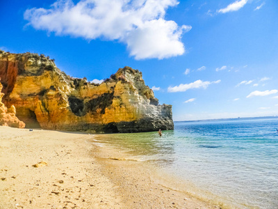 葡萄牙普拉亚多纳拉各斯阿尔加维美丽海滩的岩层